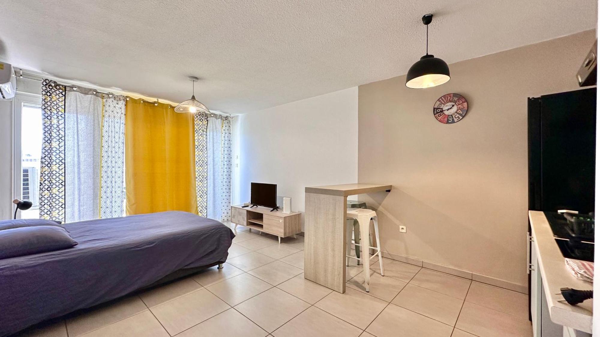 Studio cosy tout équipé - idéalement situé Saint-Denis Esterno foto